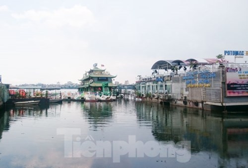 Hà Nội sẽ cưỡng chế di dời nhà nổi, du thuyền ở Hồ Tây UBND quận Tây Hồ kiên quyết xử lý vi phạm ở khu vực bến thủy hồ Tây.