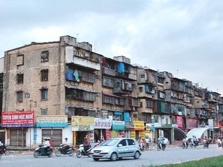 Vì sao cải tạo chung cư cũ ở Hà Nội chậm như 'rùa bò'? Cải tạo chung cư cũ vẫn là bài toán nan giải với Hà Nội.