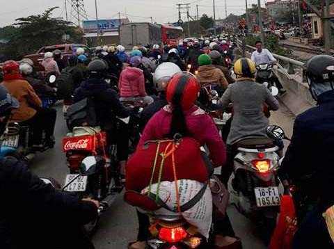 Cửa ngõ phía Nam Hà Nội tê liệt sau đợt nghỉ Tết Cửa ngõ phía Nam Hà Nội tê liệt sau đợt nghỉ Tết