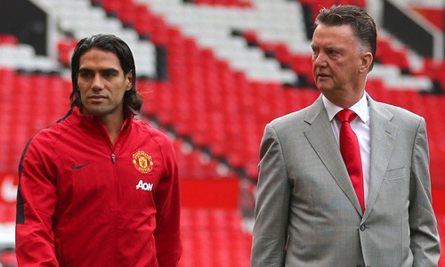 BẢN TIN Thể thao sáng: Van Gaal nắn gân Falcao Van Gaal và Falcao.