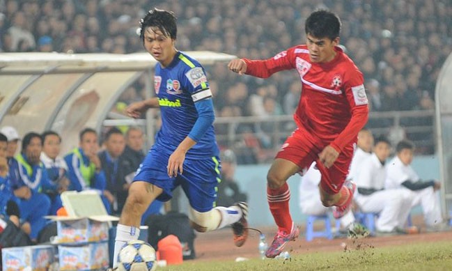 Hải Phòng vs HAGL (1-0): 'Báo động đỏ' cho Gỗ Các cầu thủ trẻ của HAGL (trái) thua trận thứ ba liên tiếp.