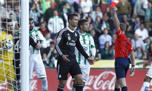 Ronaldo bị khủng hoảng tâm lý? CR7 đang bị khủng hoảng tâm lý với chiếc thẻ đỏ ở trận gặp Cordoba hồi cuối tuần