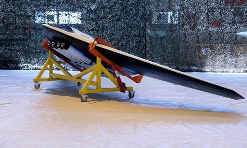 Iran trình làng UAV tấn công mô phỏng máy bay Mỹ Phương tiện bay không người lái Saegheh của Iran. Ảnh: AP.