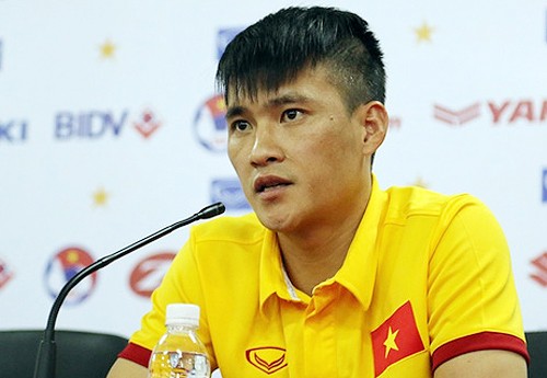 Công Vinh phủ nhận liên quan việc loại 6 cầu thủ ở đội TP.HCM Công Vinh là cầu thủ Việt Nam đầu tiên sau khi nghỉ thi đấu lập tức được mời làm phó Chủ tịch một CLB.