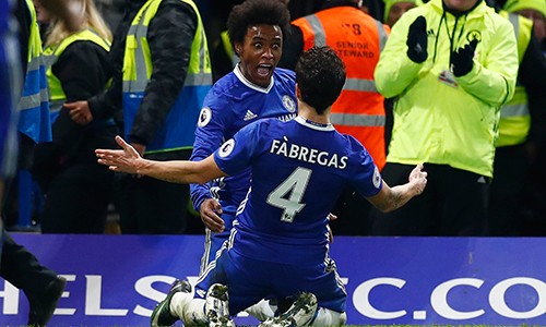 Fabregas lập kỷ lục kiến tạo ở Ngoại hạng Anh Fabregas ghi dấu ấn đậm nét lên chiến thắng của Chelsea với hai pha kiến tạo thành bàn. Ảnh: Reuters.