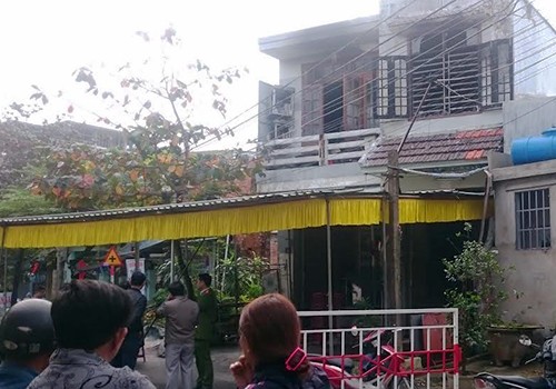 Cháy nhà trong đêm, một người chết thảm Sáng 4/2, công an đang tiếp tục khám nghiệm hiện trường để điều tra nguyên nhân. Ảnh: N.T.
