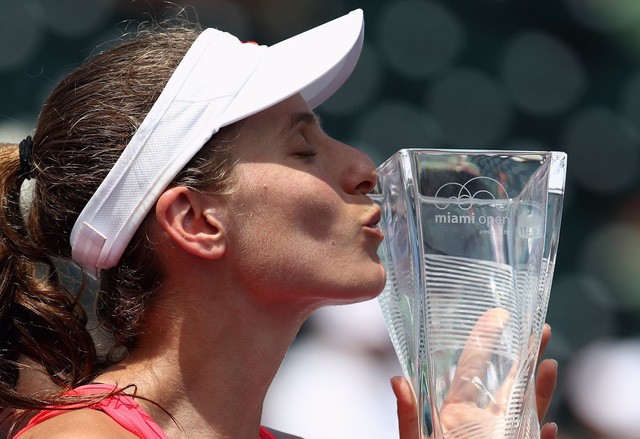 Johanna Konta trở thành tay vợt Anh đầu tiên vô địch Miami Konta cùng chức vô địch Miami Mở rộng. Ảnh: Reuters.