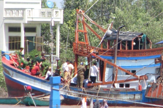 Tình tiết mới vụ lật tàu lễ hội Nghinh Ông, làm 3 người chết Phòng Cảnh sát đường thủy xác định, tài công Doãn Thanh Nam không đủ điều kiện điều khiển loại tàu bị nạn.