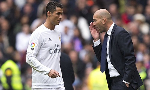 Zidane thuyết phục Ronalo ở lại Real Zidane thuyết phục Ronalo ở lại Real