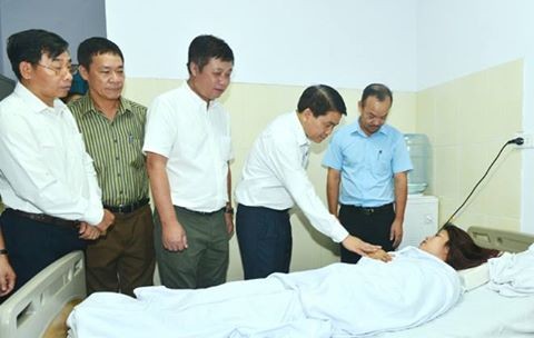 Điều tra, xử lý nghiêm đối tượng hành hung công nhân môi trường Lãnh đạo TP Hà Nội thăm hỏi công nhân bị hành hung đang điều trị tại bệnh viện