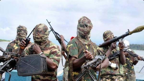 Boko Haram thảm sát 2.000 người ở miền Bắc Nigeria Các tay súng Boko Haram. Ảnh: CNN