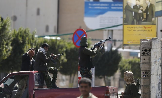 Đoàn xe của Thủ tướng Yemen bị xả súng Các tay súng Houthi xả súng gần dinh Tổng thống Yemen