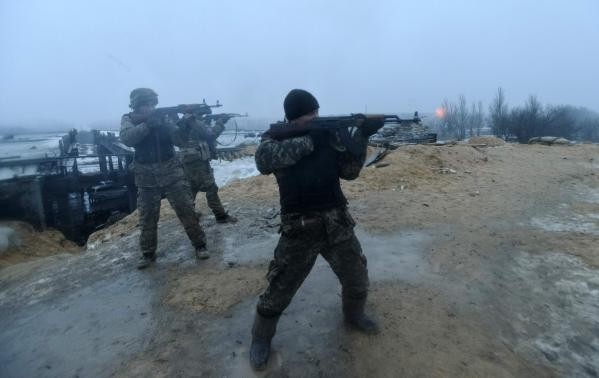 Ukraine cáo buộc Nga đưa 9.000 quân sang miền Đông Binh lính Ukraine