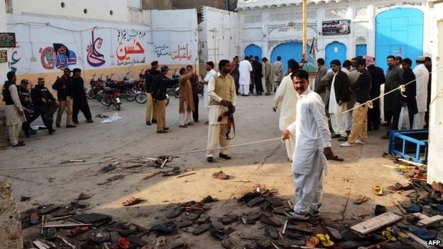 Đánh bom nhà thờ Hồi giáo Pakistan, 40 người thiệt mạng Hiện trường vụ đánh bom