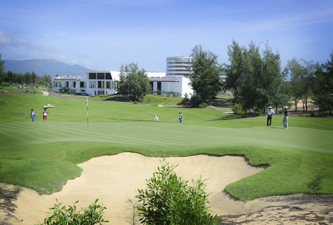 Golf thủ ghi hole-in-one các hố par 3 nhận 10.000 USD FLC Golf Championship 2017 diễn ra tại Quy Nhơn