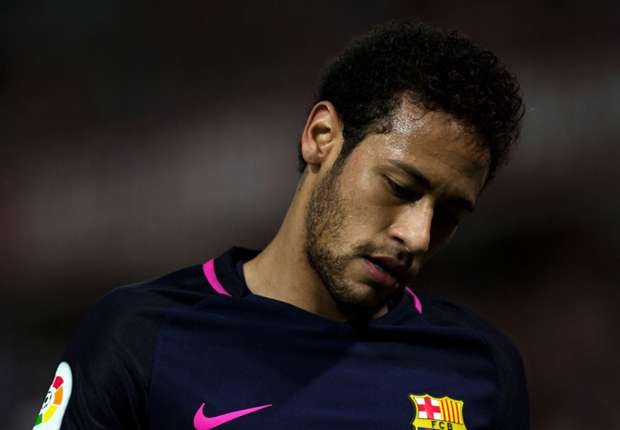 Vỗ tay một cái, ngôi sao Neymar lĩnh án treo giò 3 trận Neymar lĩnh án treo giò 3 trận vì hành vi không tôn trọng trọng tài