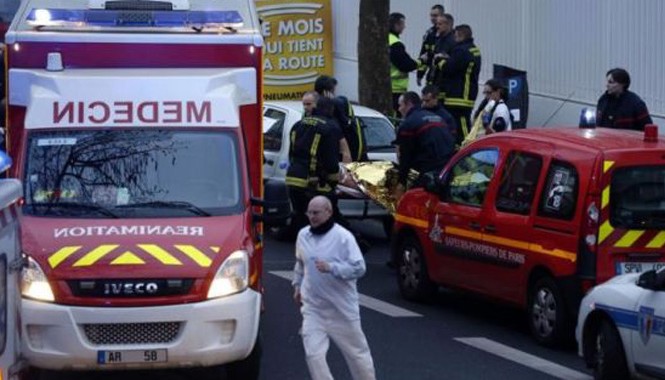 Lại xả súng kinh hoàng phía nam Paris, 1 cảnh sát thiệt mạng Cảnh sát có mặt tại hiện trường