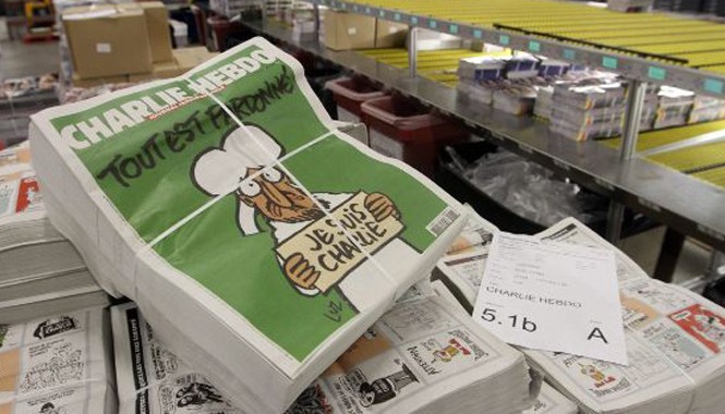Bốn nhà sách Bỉ bán tạp chí Charlie Hebdo bị đe dọa tấn công Charlie Hebdo ngay sau khi ra rạp đã "cháy hàng" tại Pháp (Ảnh: Time)