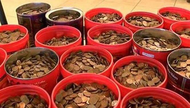 Khách gửi 226 kg tiền xu, nhân viên ngân hàng đếm 'mờ mắt' "Núi" tiền xu cụ ông mang gửi ngân hàng Ảnh: Metro