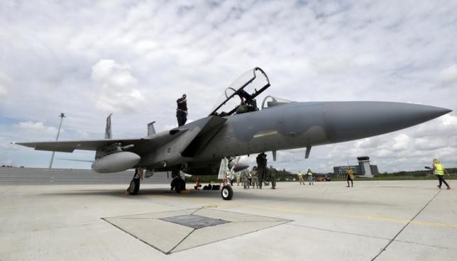 NATO thực sự 'khiêu khích' Nga như thế nào? Chiến đấu cơ F-15 Eagle tại căn cứ quân sự Lielvarde, Latvia hôm 19/5.