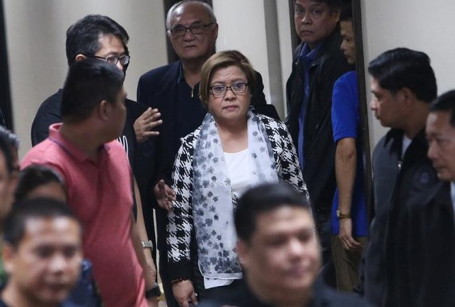 Philippines bắt giữ thượng nghị sỹ phản đối chiến dịch chống ma túy Thượng nghị sỹ Philippines Leila de Lima, người chỉ trích mạnh mẽ chiến dịch chống ma túy đẫm máu của Tổng thống Rodrigo Duterte vừa bị bắt giữ