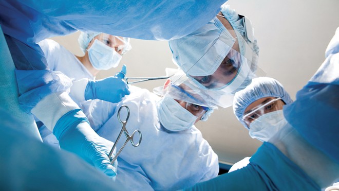 Đề phòng tái phát sau điều trị ung thư tuyến giáp Phẫu thuật là phương pháp phổ biến trong điều trị ung thư tuyến giáp (Ảnh minh họa).