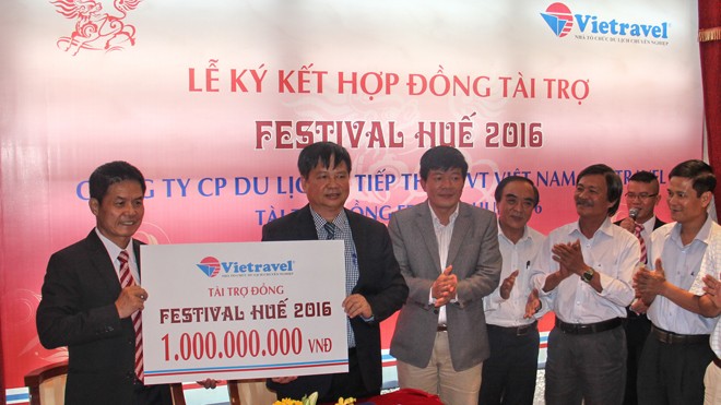 Vietravel đồng hành cùng Festival Huế 2016 Vietravel tài trợ cho Festival Huế năm 2016 là 1 tỷ đồng.