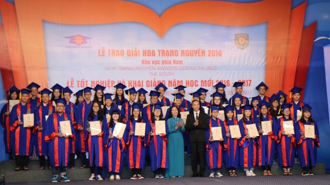 Mùa hoa trạng nguyên – Mùa vinh danh hiền tài Trao giải thưởng HTN 2016 khu vực phía Nam tại Đại học Tân Tạo