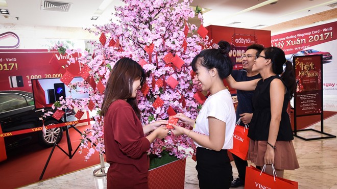 Hái lộc đại hỷ cùng nhiều ưu đã khủng tại Vincom Hái lộc đại hỷ cùng nhiều ưu đã khủng tại Vincom