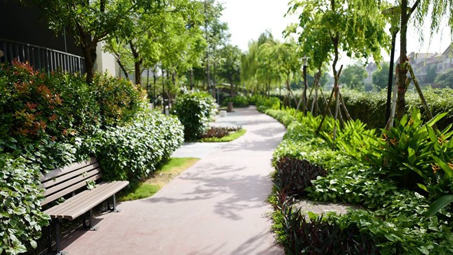 Mulberry Lane - Không ngừng gia tăng dịch vụ cho khách hàng Mulberry Lane là dự án xanh duy nhất khu vực quận Hà Đông được lòng khách hàng về không gian sống xanh, đúng chuẩn sinh thái. Mulberry Lane cũng đã được bộ Xây dựng Singapore trao tặng chứng nhận “Tòa nhà thân thiện với môi trường”- BCA Green Mark.