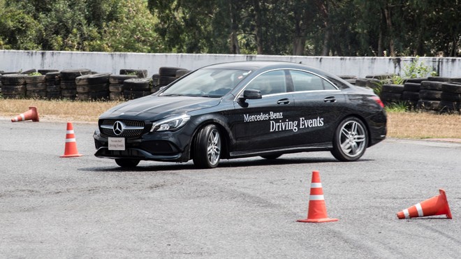 Mercedes-Benz Việt Nam mang trải nghiệm thể thao tốc độ đến Hà Nội Thương hiệu “Ngôi sao ba cánh” kỳ vọng sẽ huấn luyện và cấp chứng chỉ cho hơn 500 khách hàng và khách mời tại MBDA 2017
