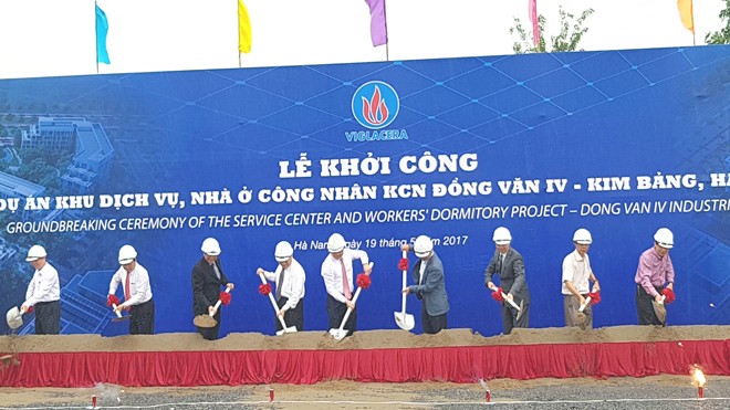 Khởi công xây dựng khu dịch vụ, nhà ở công nhân KCN Đồng Văn IV Lãnh đạo Bộ Xây dựng, tỉnh Hà Nam, Tổng Công ty Viglacera cắt băng khánh thành