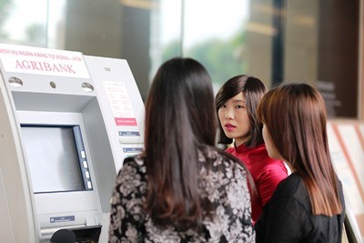 Đa dạng hóa sản phẩm dịch vụ trên nền tảng công nghệ hiện đại Agribank mang đến ngày càng nhiều các sản phẩm dịch vụ ngân hàng tiện ích, linh hoạt cho khách hàng