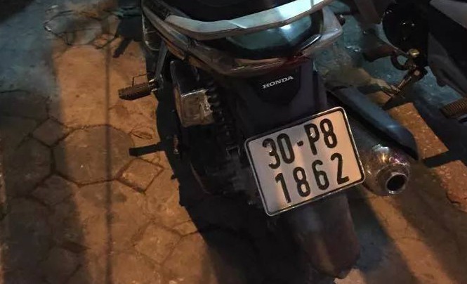Cảnh sát giao thông phát hiện xe gian khi xử lý vi phạm Chiếc xe bị lực lượng CSGT phát hiện làm giả đăng ký.
