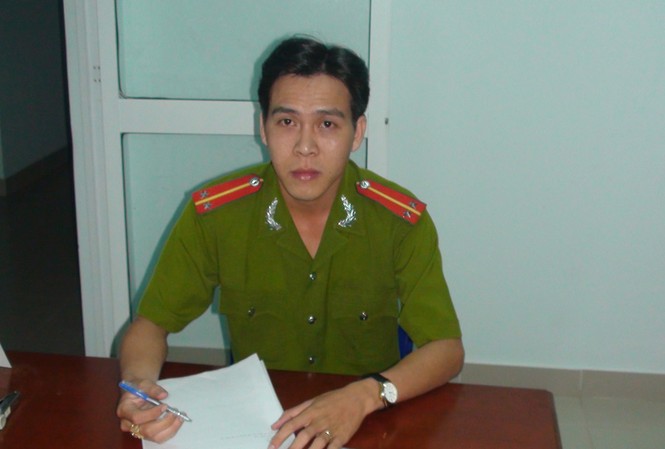 Bắt kẻ giả danh Cán bộ Phòng Cảnh sát kinh tế Đối tượng Trần Hữu Lợi.