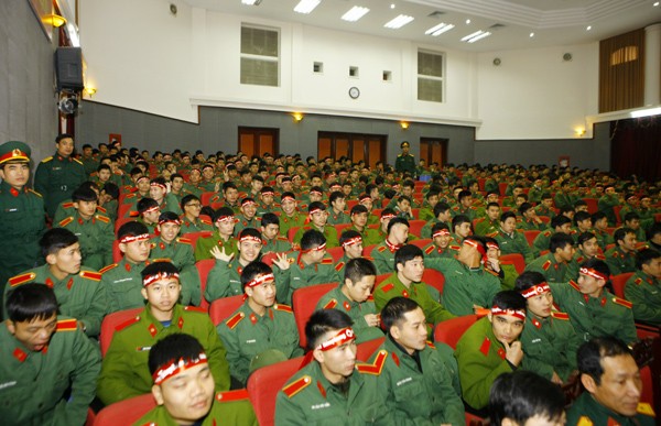 Sinh viên học viện Hậu Cần nô nức tham gia Ngày Chủ Nhật Đỏ Hàng trăm cán bộ, chiến sỹ, học viên có mặt tham gia sự kiện hiến máu.