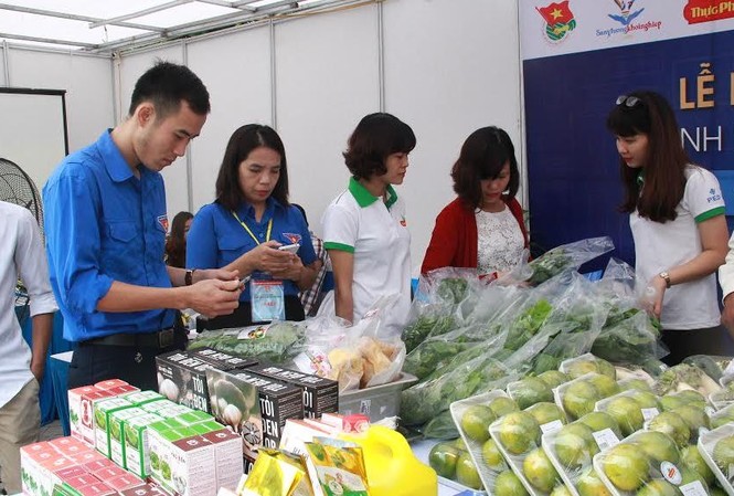 Phát động Cuộc thi ý tưởng sáng tạo khởi nghiệp sinh viên Các gian hàng ý tưởng tại lễ phát động thu hút sự quan tâm của đông đảo bạn trẻ.