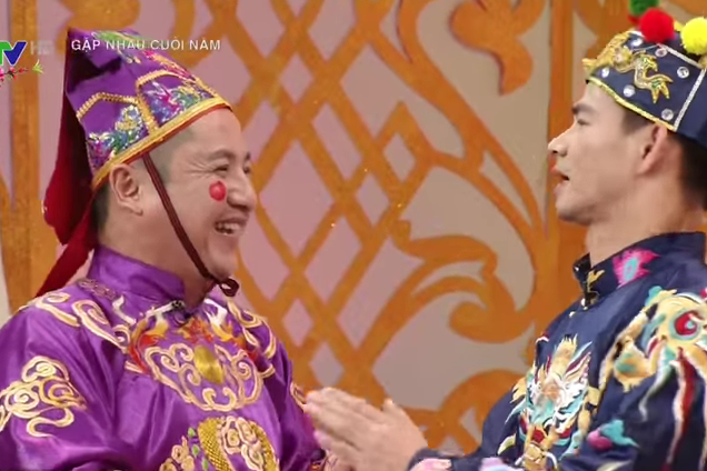Chí Trung lên tiếng về thông tin bỏ vai trong Táo quân 2017 Nghệ sĩ Chí Trung vào vai Táo Xã hội trong Táo quân 2016.
