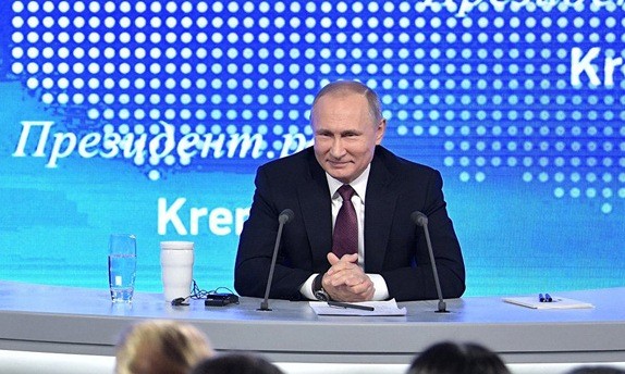 5 khoảnh khắc hài hước nhất trong cuộc họp báo quốc tế của ông Putin Tổng thống Putin trong cuộc họp báo lớn cuối năm ngày 23/12 (Ảnh: Sputnik).