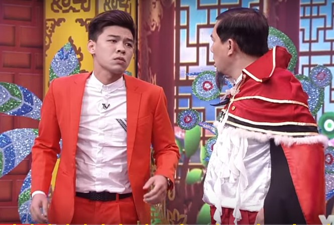 Diễn viên Trung Ruồi thấy hạnh phúc khi được gọi là “Chủ tịch HĐQT“ Diễn viên Trung Ruồi xuất hiện trong chương trình Táo quân 2017.
