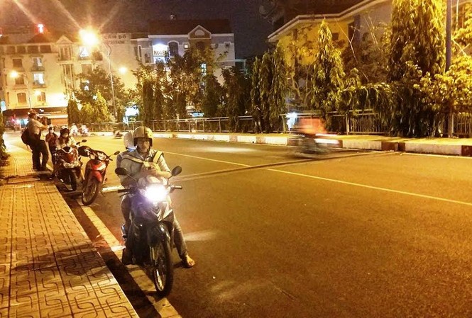 Người đàn ông chết bất thường trên cầu ở Sài Gòn Hiện trường vụ việc.