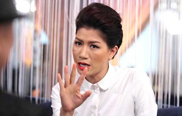Người mẫu Trang Trần chỉ trích vợ Xuân Bắc hồ đồ Trang Trần chỉ trích vợ Xuân Bắc hồ đồ và ngông cuồng.