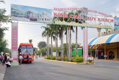 Công ty Đại Nam phản hồi về nghi án buôn lậu gỗ Số gỗ cơ quan điều tra tình nghi được cho là mau về xây đền thờ trong Khu du lịch Đại Nam. Ảnh: Xuân Thuỳ