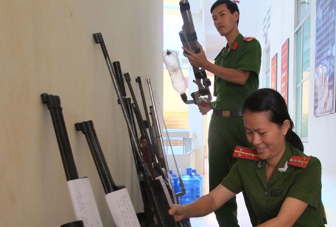 Súng cướp cò, 'bồi' thêm phát nữa để giết nạn nhân Loại súng tự chế mà Y Năng đã bắn chết Y Diốt. Ảnh minh họa báo Phú Yên