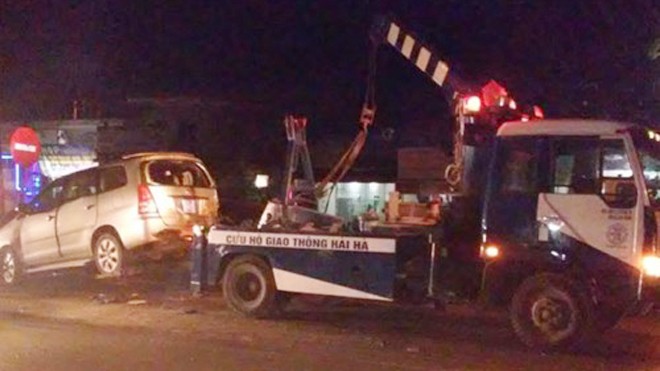Truy tìm xe container gây tai nạn liên hoàn rồi bỏ chạy Hiện trường vụ tai nạn - Ảnh: Lê Tân