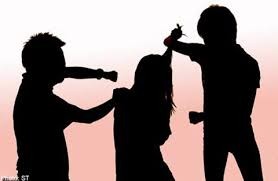 Hai gã trai bị bắt tại trận khi hiếp dâm tập thể cô bán vé số Hai gã trai bị bắt tại trận khi hiếp dâm tập thể cô bán vé số
