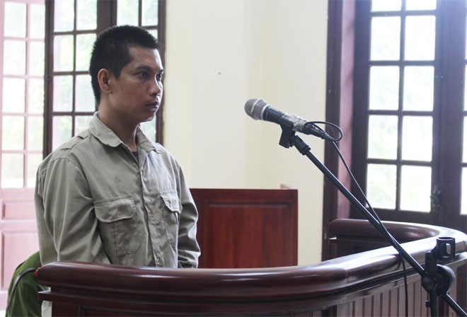 Yêu râu xanh nhiễm HIV cưỡng dâm bạn gái Bị cáo Nguyễn Văn Tính trước vành móng ngựa
