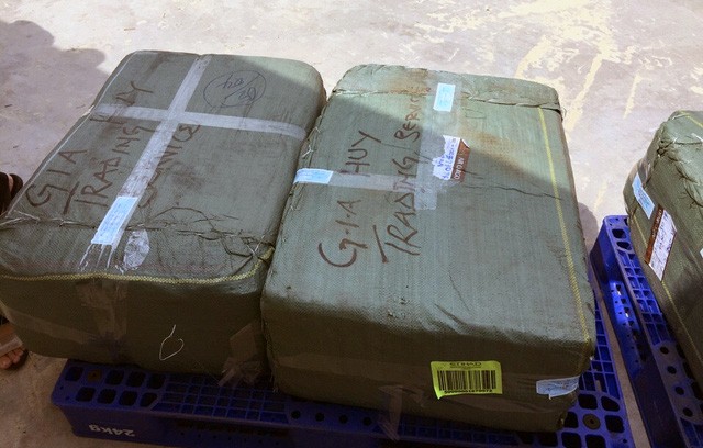 Phát hiện vụ vận chuyển hơn 300kg ngà voi qua đường hàng không Số ngà nghi là ngà voi được đóng gói, vận chuyển qua đường hàng không. Ảnh: cơ quan chức năng cung cấp