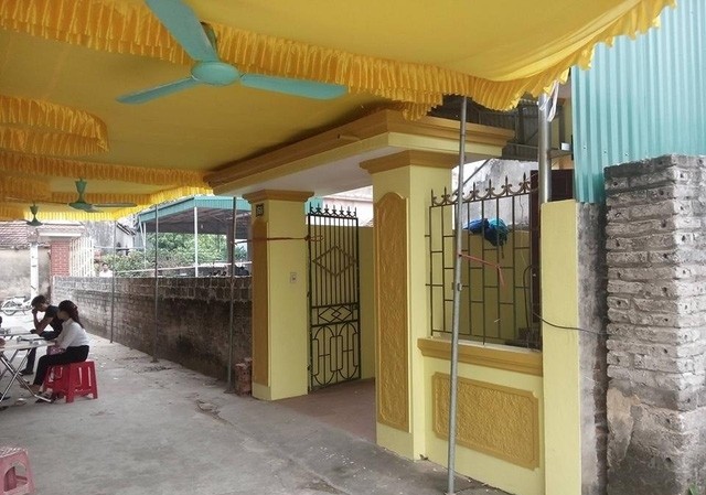 Người phụ nữ tử vong cạnh 2 con dao dính máu Ngôi nhà nơi phát hiện nạn nhân tử vong. Ảnh: Báo Gia đình&Xã hội