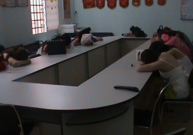 Triệt phá đường dây mại dâm cao cấp Các “chân dài” bị cơ quan chức năng bắt quả tang. Ảnh Việt Văn